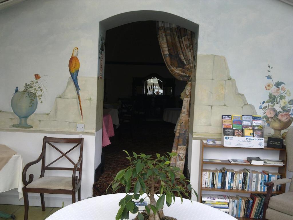 The Chelsea Bed & Breakfast Llandudno Exterior photo