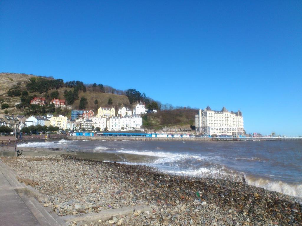 The Chelsea Bed & Breakfast Llandudno Exterior photo