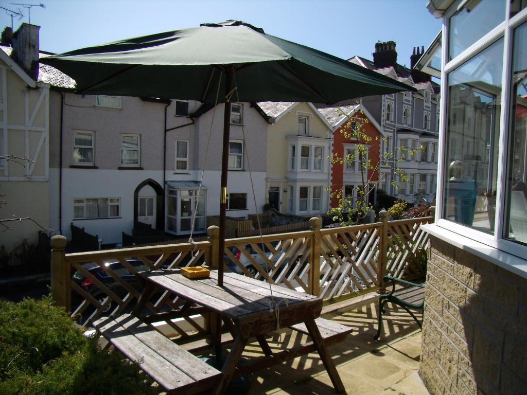 The Chelsea Bed & Breakfast Llandudno Exterior photo